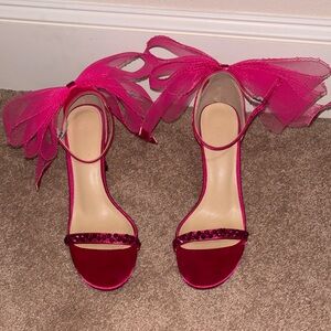 Pink rhinestone bow 🎀 heels